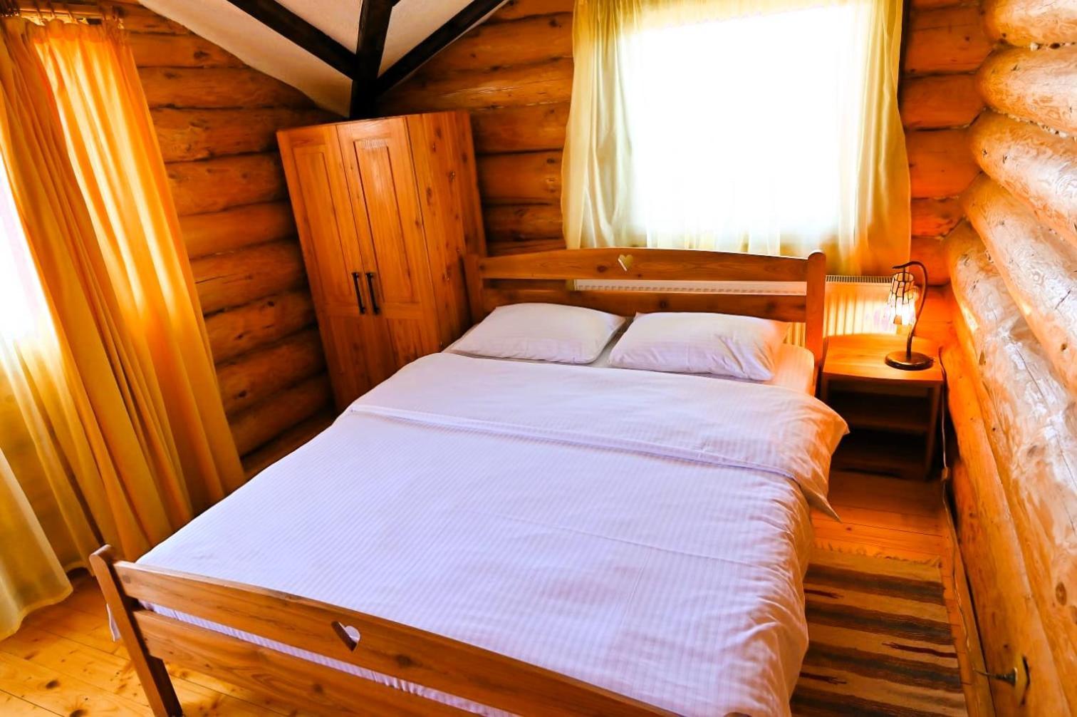 Casa De Lemn Holiday home *